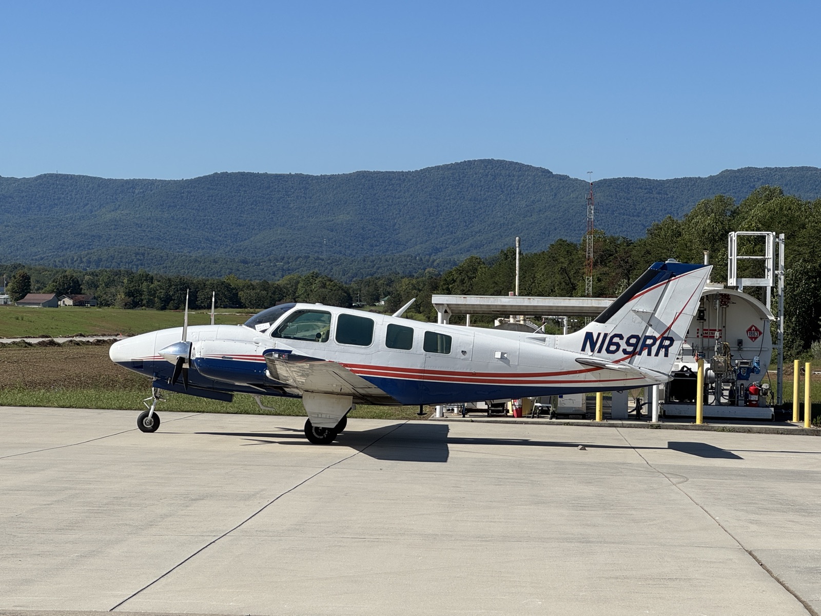 Beechcraft Baron 58 N169RR with mountains behind